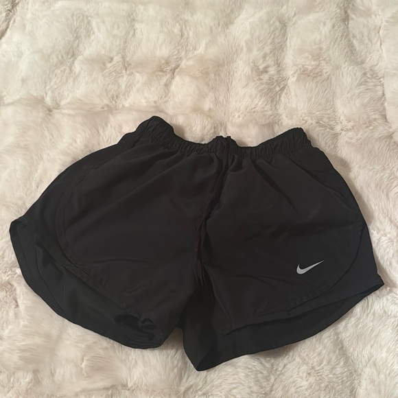 Nike Pants - Size xs barely worn. Mid rise
